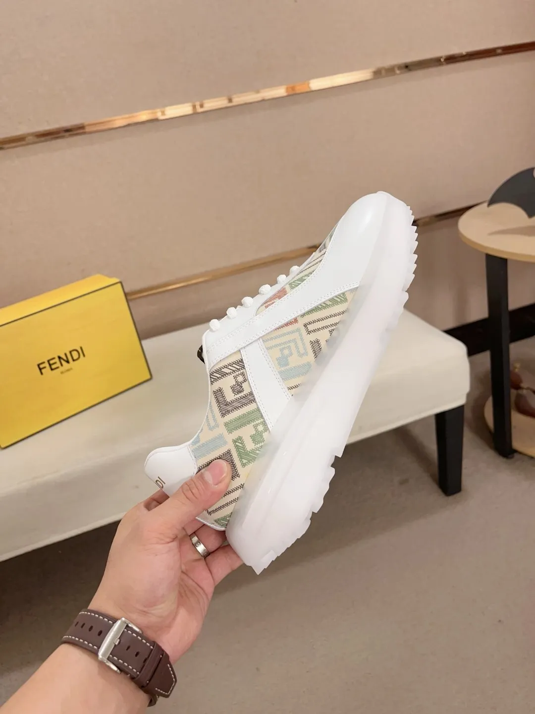 Men's shoes 💰 462💰 (fendi) New style 👊🏻 upper 🇮🇹 imported cowhide fabric 🇩🇪 lining imported sheepskin lining. The original outsole is molded to highlight the identity of every man, and the upper foot is elegant and stable🚶🏻🚶🏻The high-end custom counters reproduce the original version📯No matter the wind or rain, the shoe last remains unchanged and can withstand the verification of time🔍️,🔵 Size: 38-44